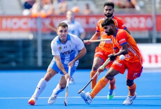 Los Leones vencieron a India y quedaron a un paso de las semifinales