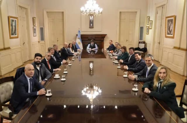 Milei volvió a la actividad en la Casa Rosada y se reunió con su Gabinete