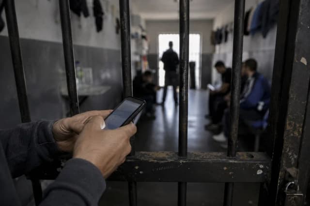 Lanzan programa para ejecutar el bloqueo de celulares en las cárceles provinciales