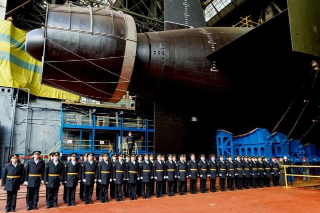 Rusia lleva años agitando el fantasma del torpedo nuclear Poseidón. Ahora ha sacado al mar el submarino capaz de portarlo