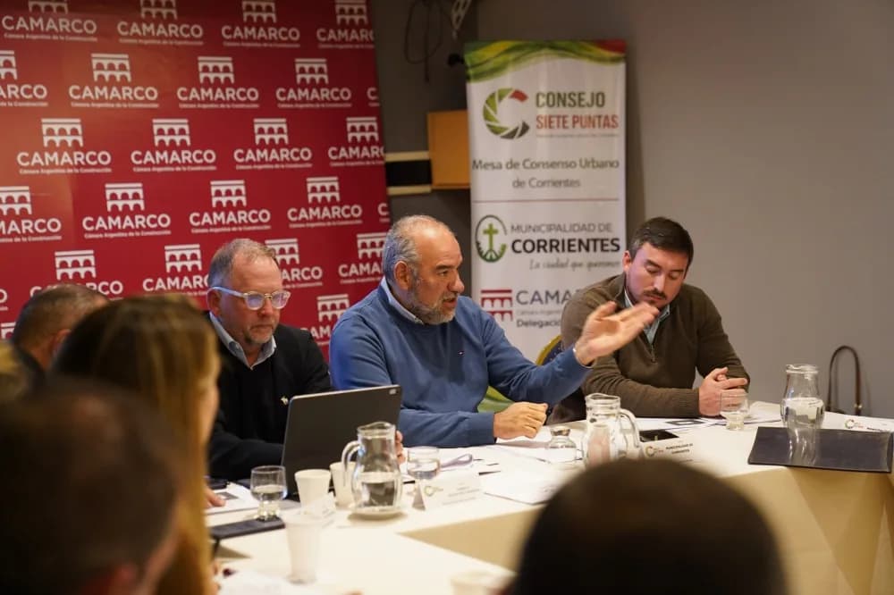 Polich acompañó la presentación del Primer Compendio de la Mesa de Consenso Urbano de Corrientes