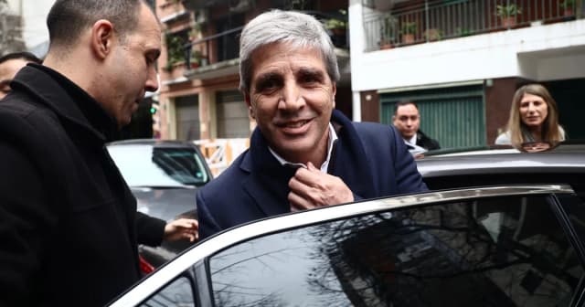 En medio de la interna por la actividad y la mora, Caputo anuncia medidas económicas