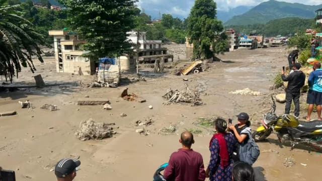 Inundaciones arrasan aldeas del Himalaya en Nepal: al menos 17 muertos