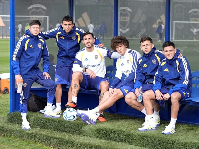 Paredes y los pibes: la foto que refleja la marca registrada del Boca del Vasco