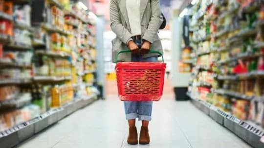 El consumo de los hogares creció 2% impulsado por indumentaria y recreación, aunque el crédito pone freno a los bienes durables