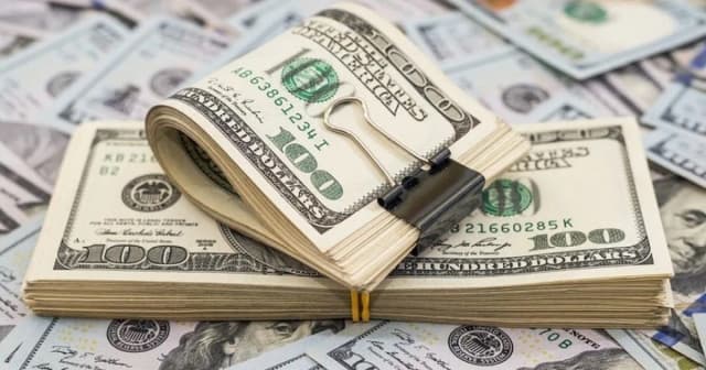Efecto "fixing": el dólar minorista se estira a $ 1.535 en el día clave para el pago de US$ 2.600 millones de deuda