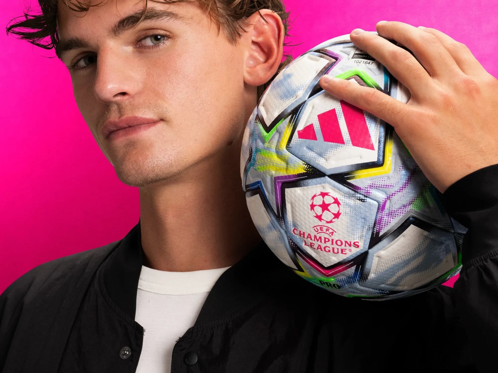 Con Nico Paz como modelo, la Champions League presentó pelota para la temporada 2026/27