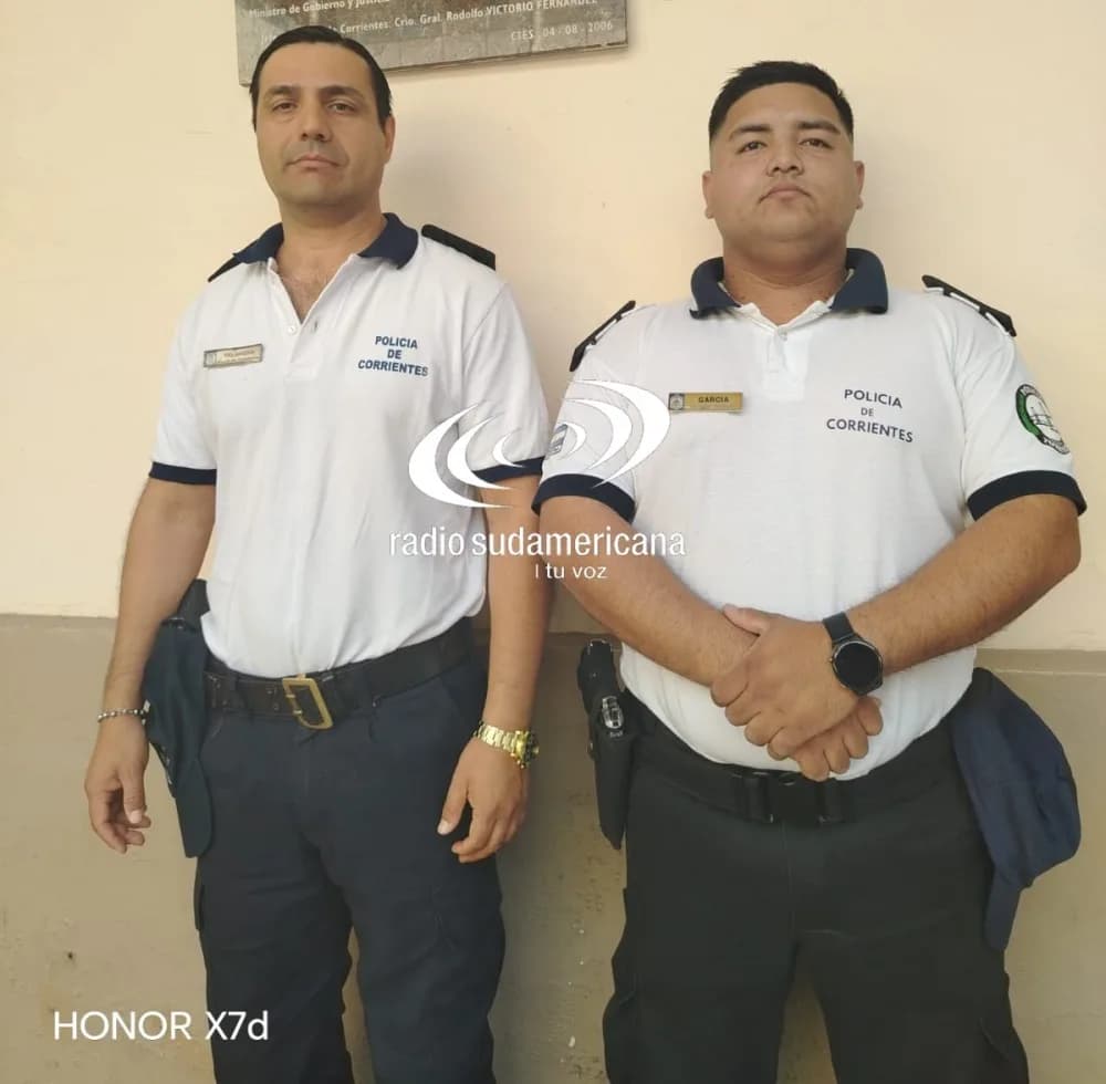 Estaba en crisis, dijeron los policías que rescataron a un hombre en el puente
