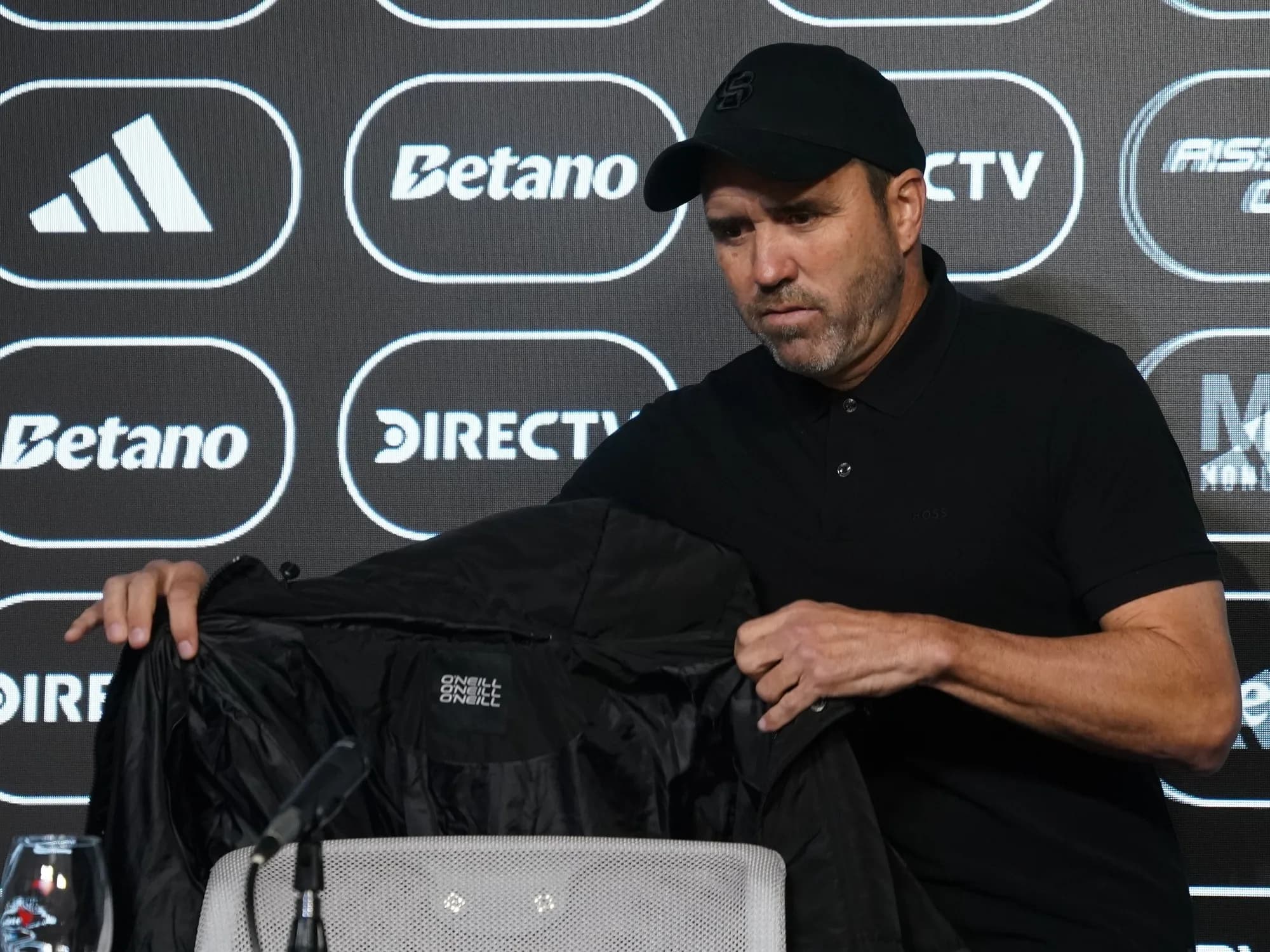 La intimidad y lo que no se vio de la conferencia despedida de Coudet de River