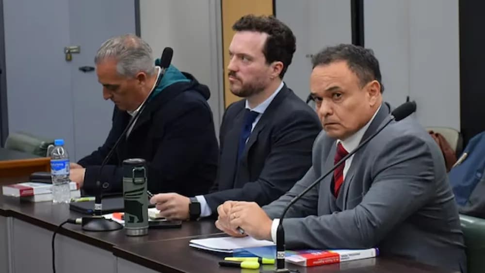 Dejan firme condena a secretario judicial que espió a su mujer