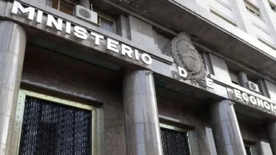 El Tesoro logró renovar el 95,96% de los vencimientos y adjudicó $12,16 billones