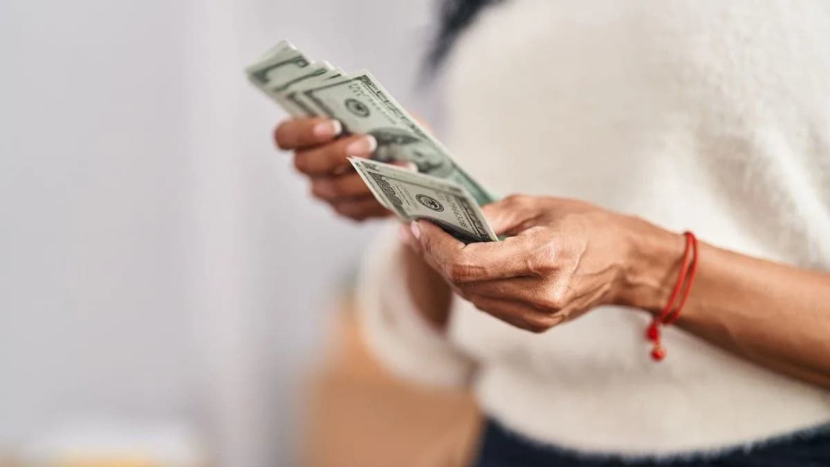 La compra de dólar ahorro tocó en julio un máximo desde las elecciones: un tercio quedó "bajo el colchón"