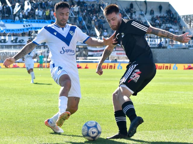 Vélez se lo empató a Riestra y va por la victoria