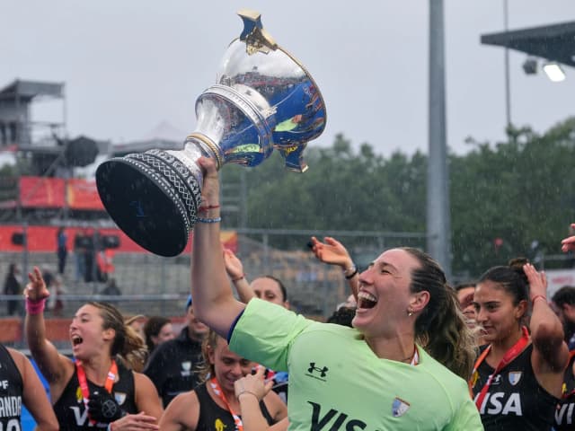 China Cosentino: la Dibu de Las Leonas que fue muralla y heroína en los penales de oro