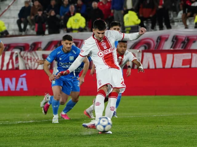 Por dos penales, Huracán y Estudiantes (RC) empatan con goles en el Ducó