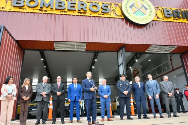 En el aniversario de Santa Rosa, el gobernador inauguró un hospital y un cuartel de bomberos