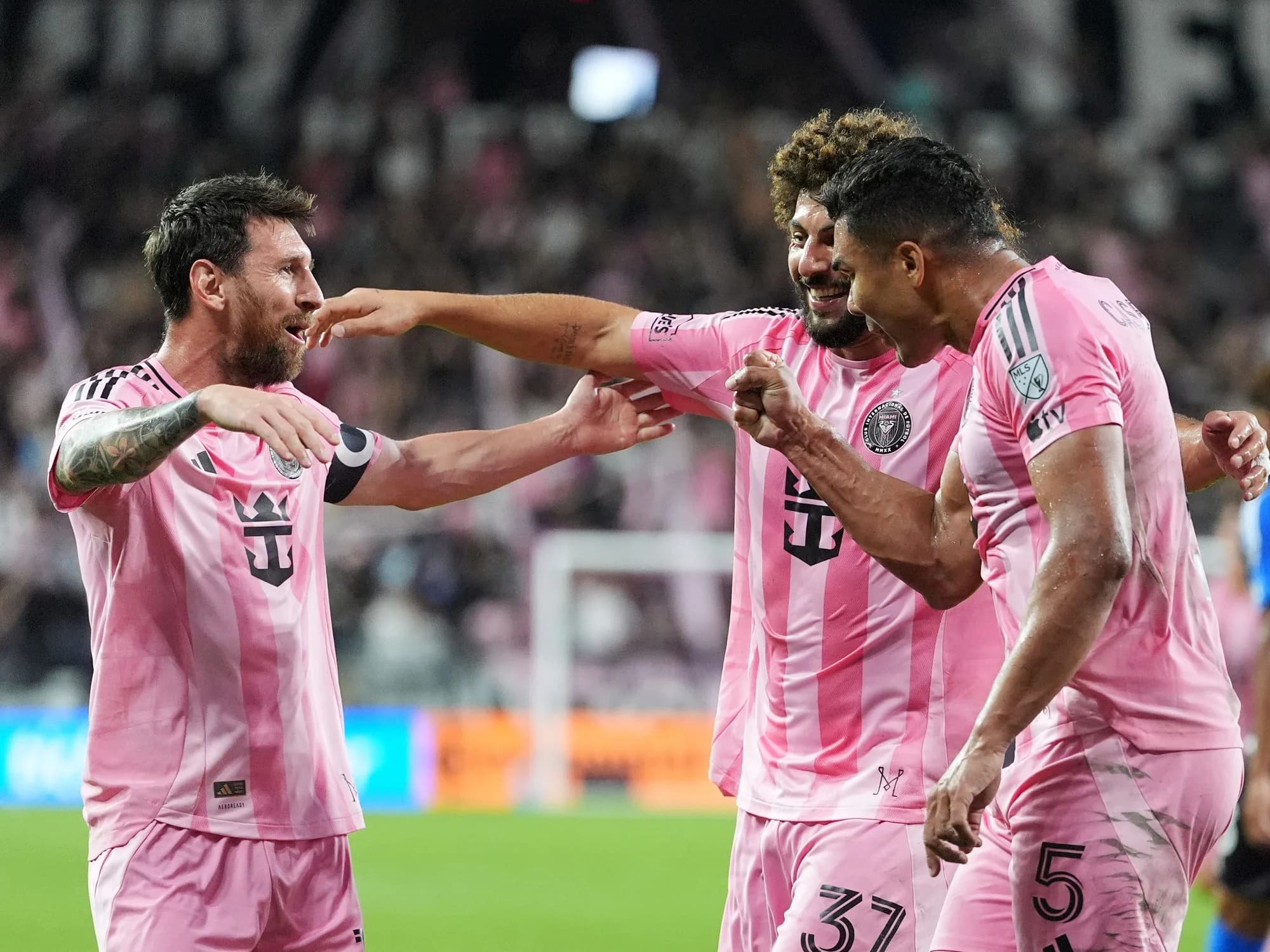Los dos goles de Messi para el Inter Miami: uno a pura gambeta y otro de tiro libre