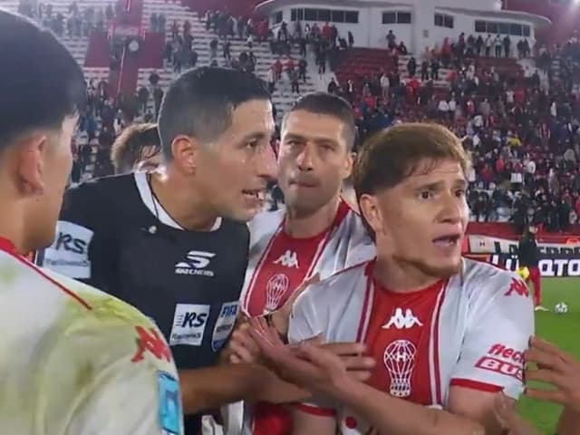 El picante cruce del Colo Gil con el árbitro Falcón Pérez: "¿Por qué no me habla?"