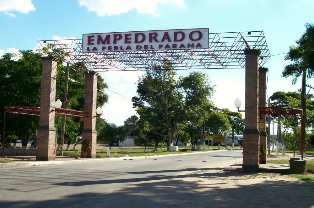 Encontró una mochila con dinero sobre la Ruta N° 12 y lo devolvió