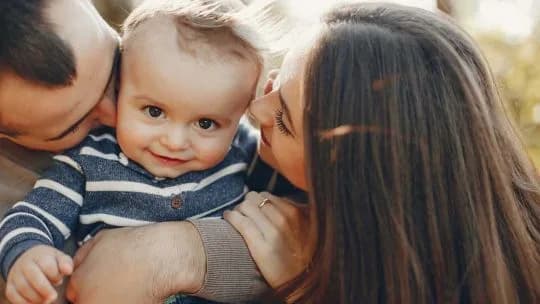 El costo de ser padres en Argentina: qué ingresos necesita una familia para afrontar crianza, alquiler, salud y servicios