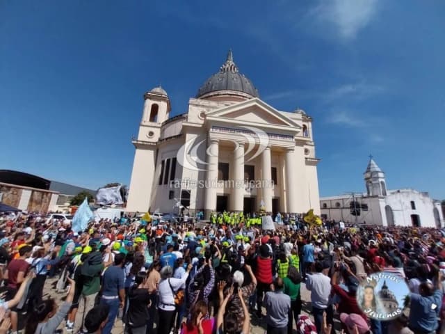 Así fue la llegada de miles de peregrinos a Itatí para celebrar la misa central