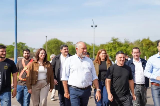 Polich recorrió una planta industrial y puso en valor el trabajo entre público y privado