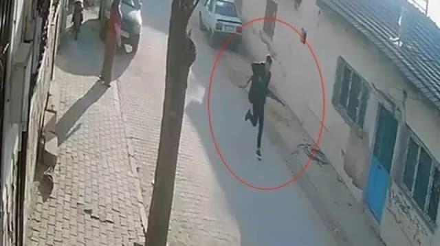 Video: adolescente disparó con una escopeta frente a una escuela en Turquía