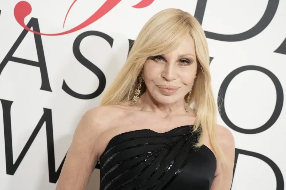 Donatella Versace regresa a la moda con un proyecto completamente nuevo y personal