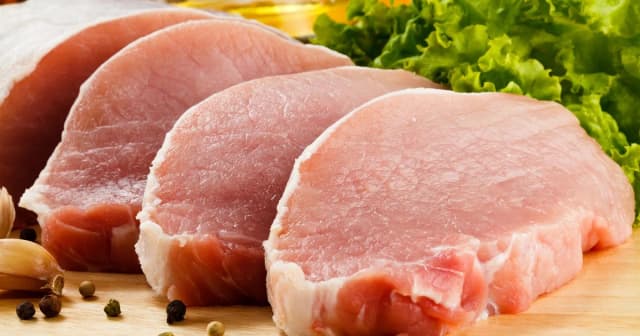 La carne de cerdo, un aliado del bolsillo de los argentinos: con lo que vale un kilo de asado, pueden comprarse tres de pechito