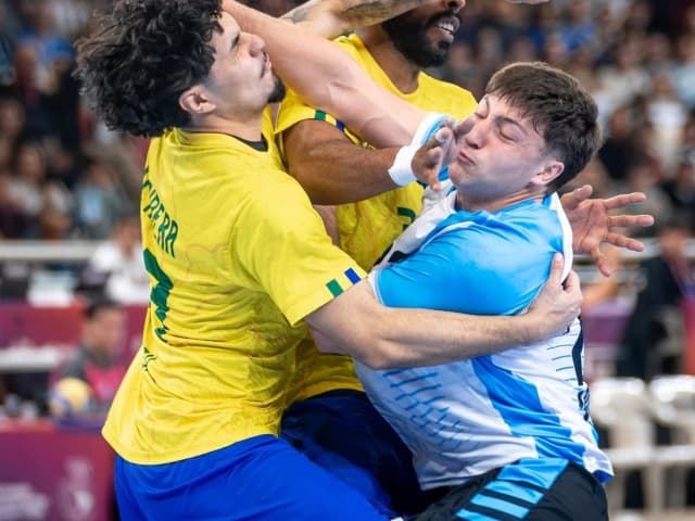 En un clásico caliente, Los Gladiadores vencieron a Brasil en los Suramericanos