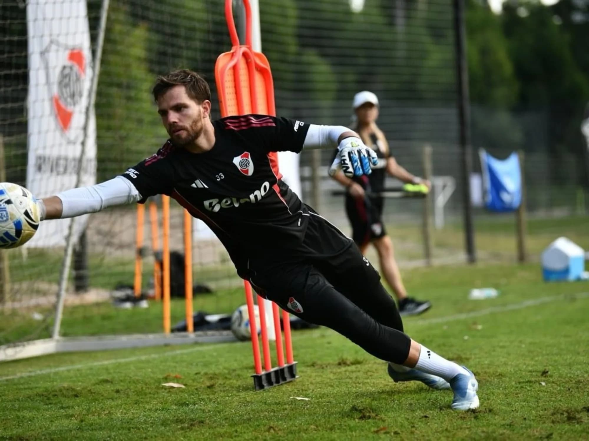Centurión vuelve al arco de River: hace cuánto no ataja y la postura a tres meses del final de su contrato