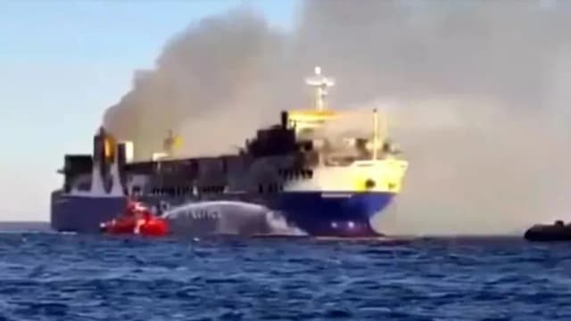 Un ferry se incendió frente a la isla griega de Mykonos y los ocupantes fueron evacuados
