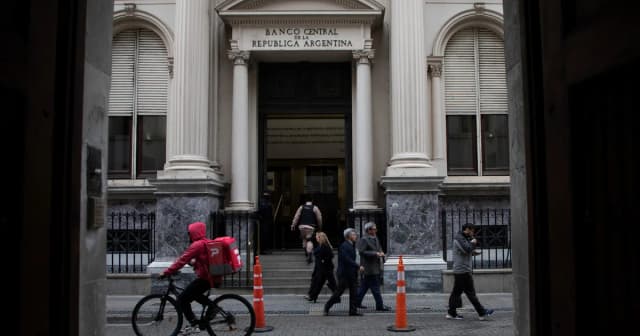 El Gobierno pagó US$ 800 millones al FMI y el BCRA terminó la jornada sin comprar reservas