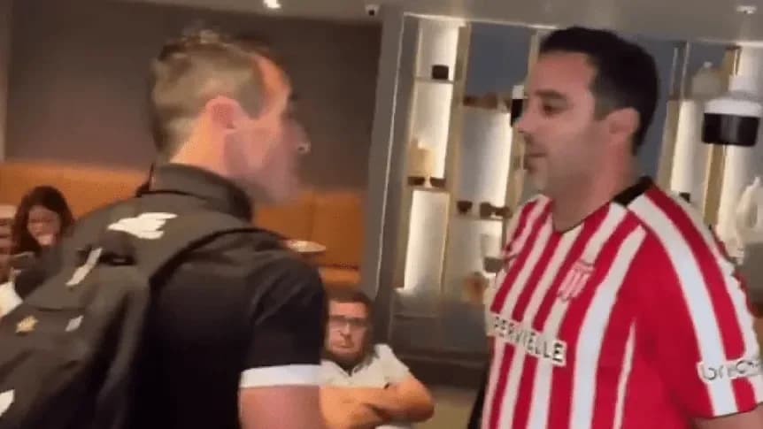 Caliente cruce entre hinchas de Estudiantes y el cuerpo arbitral antes del partido con Rosario Central - TyC Sports