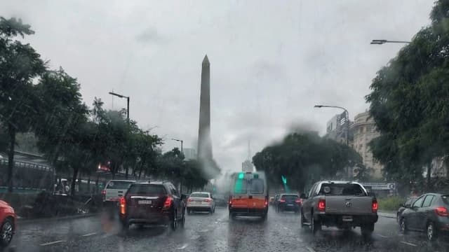 Alerta amarilla por tormentas y granizo en el AMBA y otras ocho provincias: cuándo llueve y a qué hora cambia el clima