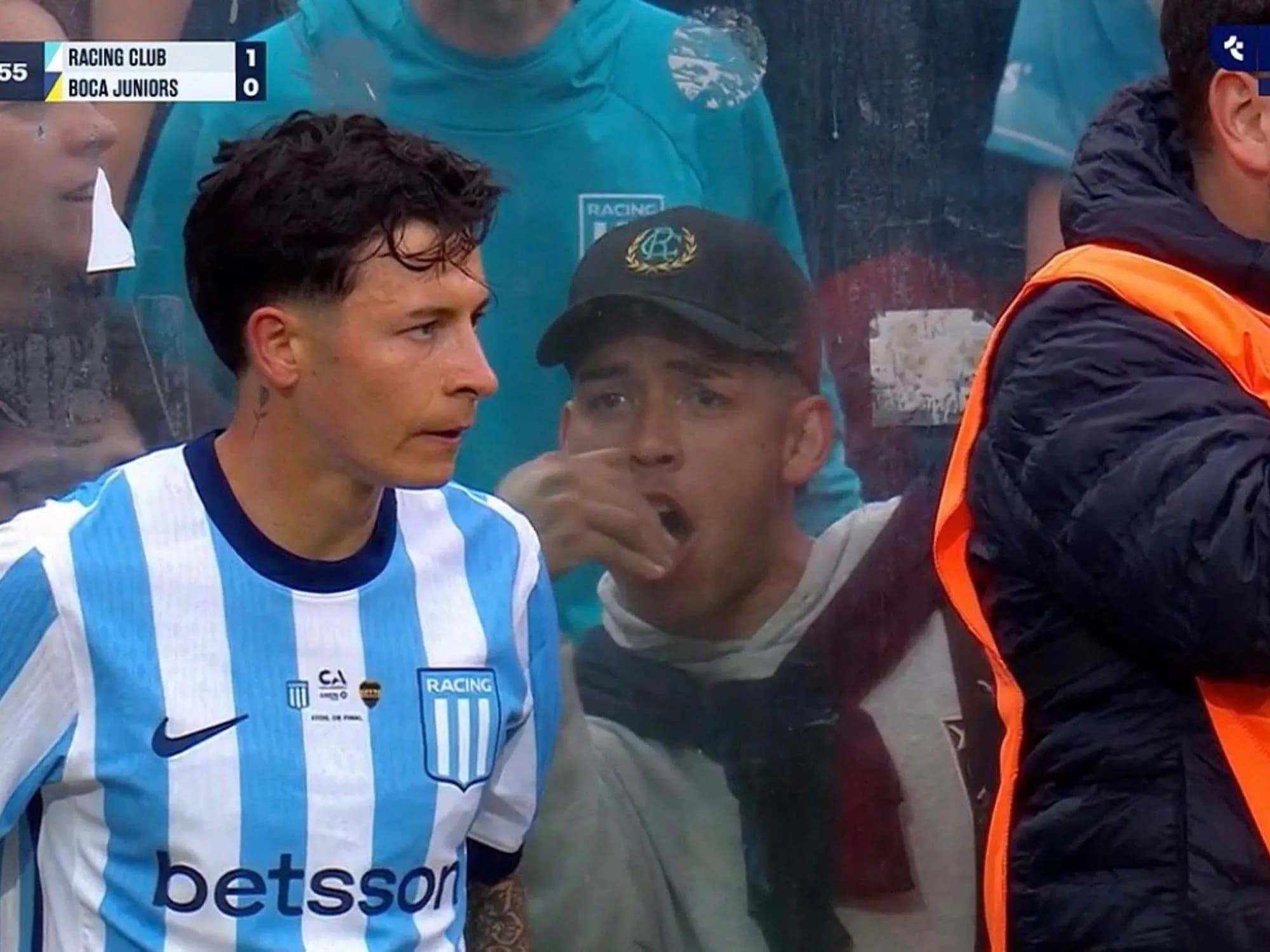 El gesto del hincha de Racing a Gastón Lodico que anticipó su gol olímpico a Boca