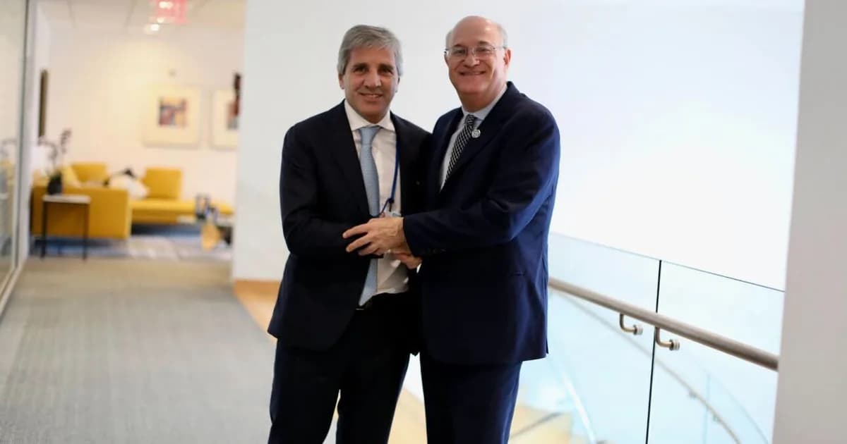El Gobierno firmó créditos por US$ 530 millones para financiar un plan tributario de ARCA y obras en dos provincias