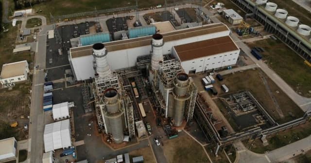 El Gobierno avanza con la privatización de dos centrales térmicas y prepara la venta de una tercera
