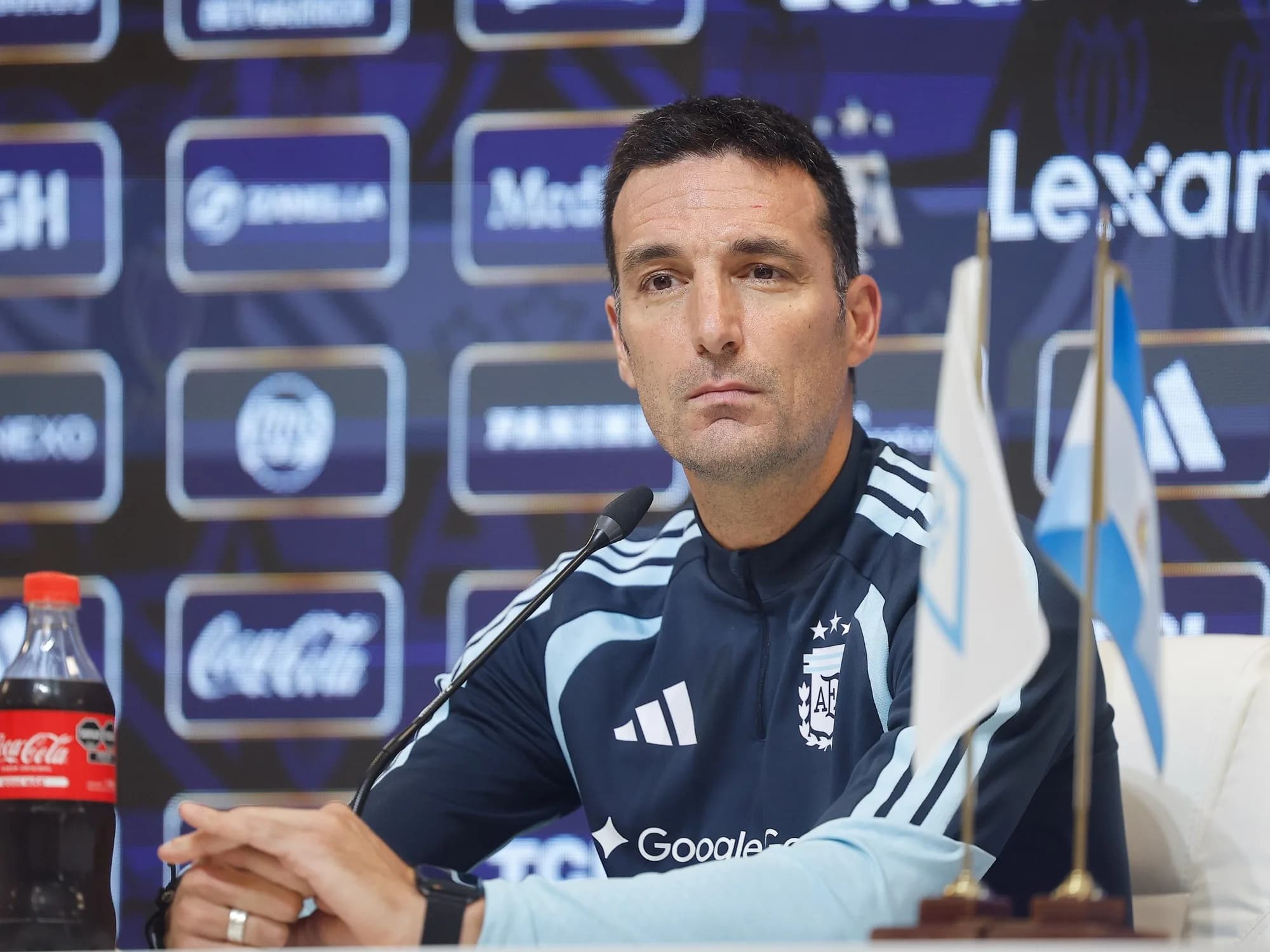 El centro de Scaloni a Paredes: "Pertenece a la Selección, las puertas están abiertas"