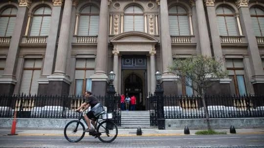 El Banco Central hizo la mayor compra de dólares del mes, pero no pudo evitar una nueva caída de las reservas