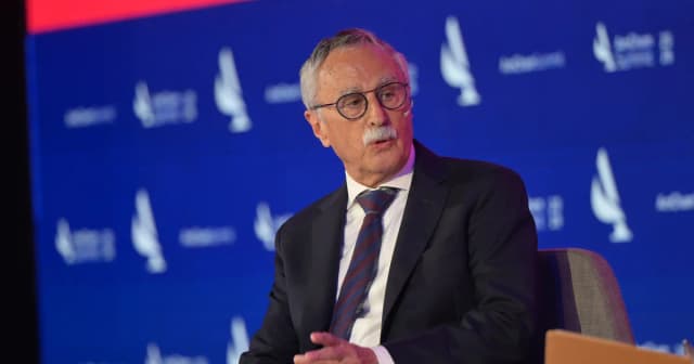 Quién es el único ministro de Milei que eludió la motosierra: desembarco en Paris para hablar de inversiones y cita con empresarios