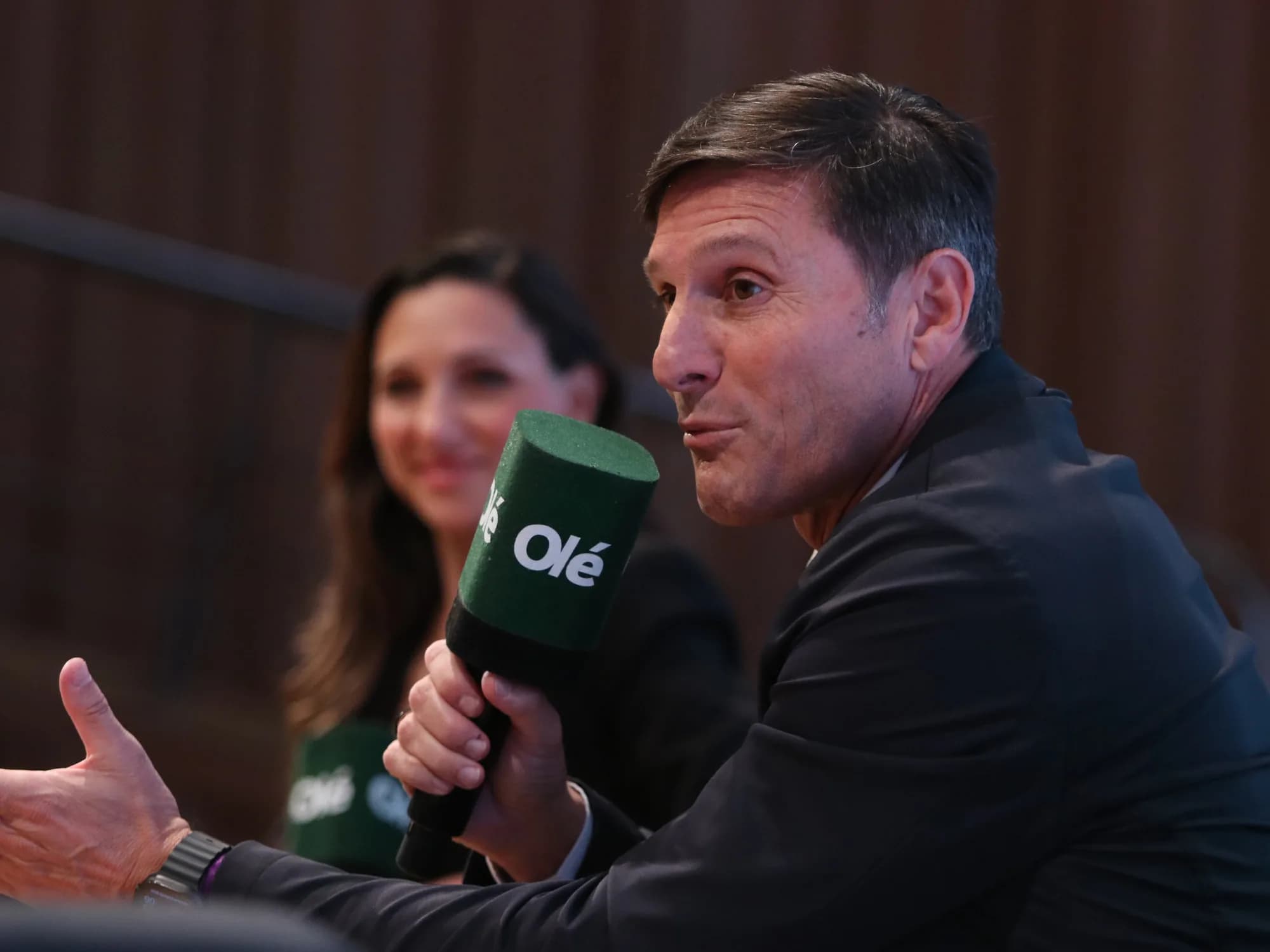 Javier Zanetti en el Olé Summit: Messi, Maradona, su gol a Inglaterra, el "desahogo de Qatar 2022" y "que no nos toquen a nuestro país"
