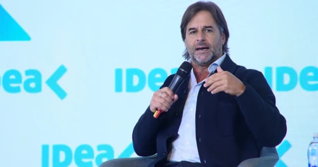 ¿Mensaje a Milei? Lacalle Pou dijo que un presidente debe "ser un factor de cohesión y no alimentar antagonismos"