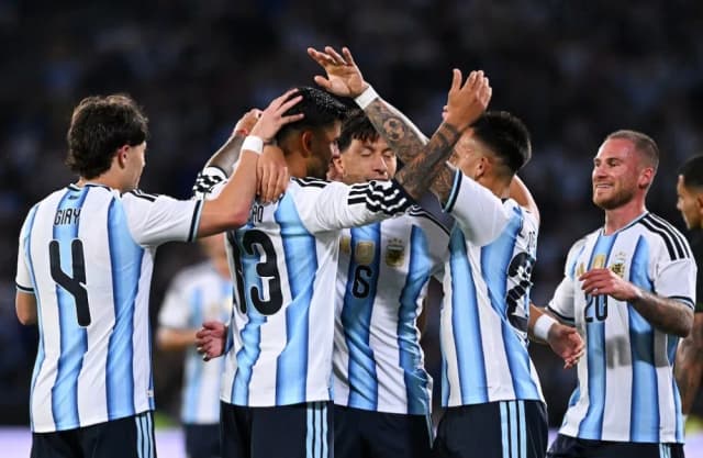 La renovada Selección Argentina goleó 4-0 a Bolivia en Córdoba
