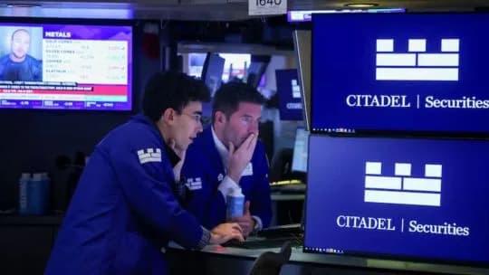 El riesgo país supera los 630 puntos mientras Milei busca inversiones en Francia