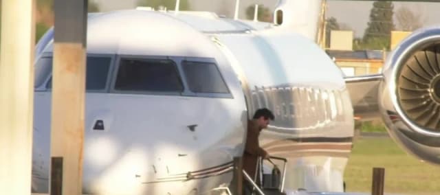 Messi aterrizó en Argentina para jugar su partido despedida