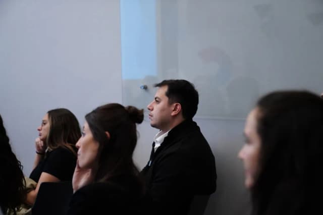 El Municipio explicó la gestión de habilitaciones comerciales a empresarios y emprendedores