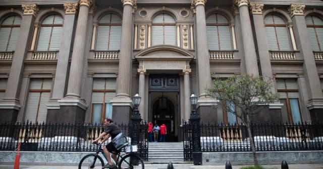 Sin bancos por tres días: suman un nuevo feriado nacional para el sector en noviembre