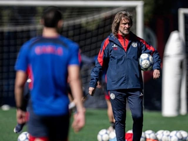 Ruben Darío Insua: del "Farías va de enganche" a los tres cambios para visitar a Defensa