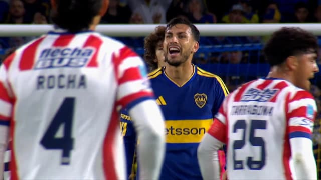 Esta tarjeta es para usted: Paredes, amonestado en el primer tiempo ante Unión
